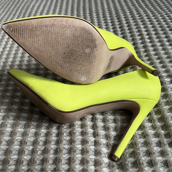 Call it Springs stiletto shoes. Perfect for summer gatherings! - Picture 4 of 4